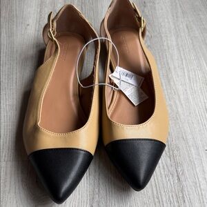 Old Navy Pointed Toe Mary Jane Flats
Beige Black Cap Toe NWT